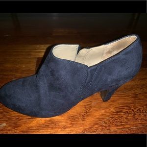 Naturalizer navy booties size 6.5